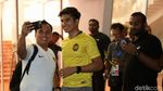 Momen Menpora Malaysia Tertahan di Dalam GBK Saat Ricuh Suporter