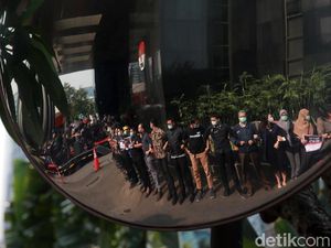 Angkat Koper Pegawai KPK Angkat Koper Pegawai KPK