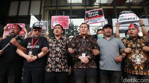 Saut dan Novel Ikut Aksi Tolak Pelemahan KPK