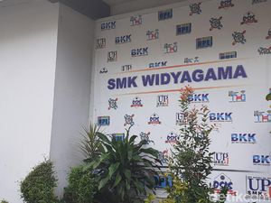Pelajar SMK yang Numpang di Sekolah Cuma Punya Satu Setel Pakaian
