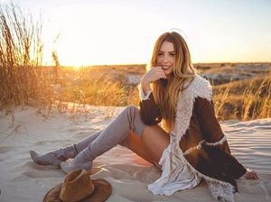 Penyanyi Kylie Rae Harris Meninggal Akibat Kecelakaan Mobil