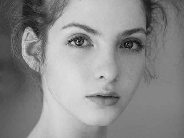 Wanita Cantik Ungkap Sisi Gelap Dunia Fashion yang Bikin Model Kelaparan