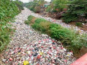 Sampah Kali Jambe, Ridwan Kamil: Kalau Bekasi Tak Sanggup, Saya Turun Tangan Sampah Kali Jambe, Ridwan Kamil: Kalau Bekasi Tak Sanggup, Saya Turun Tangan