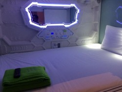 Sensasi Seru Menginap di Hotel Kapsul Jakarta