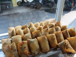 Piscok Dynamite: Legit Lumer Piscok dengan Cokelat Rahasia