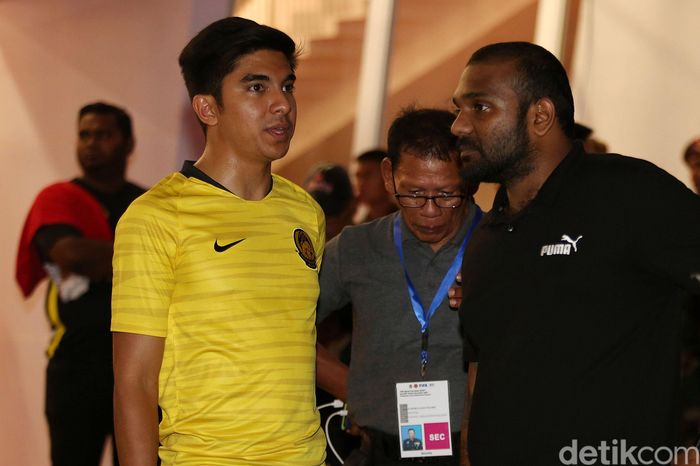 Momen Menpora Malaysia Tertahan Di Dalam Gbk Saat Ricuh Suporter Foto 4