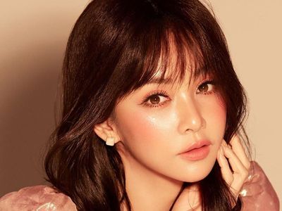 Foto: Aktris Cantik Thailand Kejutkan Penggemar, Pompa ASI Keluar Darah