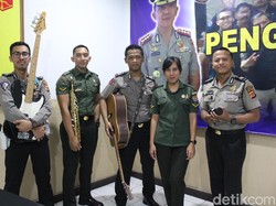 Berkenalan dengan Duakatakustik, Band TNI-Polri Asal Bandung