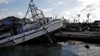 Kapal-kapal Yang Rusak Diterjang Topan Dorian
