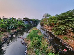 55 Ton Sampah Diangkut dari Kali Jambe Bekasi