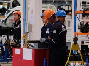 Begini Kesibukan Produksi Mobil di Pabrik Esemka