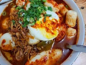 Huaaah! 5 Seblak Super Pedas Ini Siap Bikin Bibir Jontor