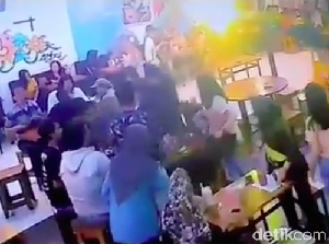 2 Mahasiswi Purwokerto Berkelahi di Kafe, Polisi Turun Tangan