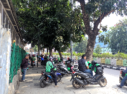 Dishub DKI Janji Bikin Ojol di Stasiun Pasar Minggu Tertib