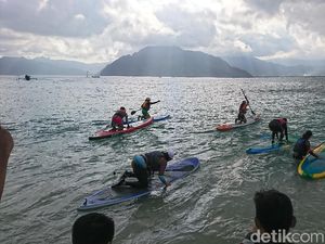 Keseruan Parade Stand Up Paddle Jelajah Teluk Prigi