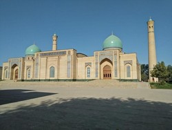 Mulai Besok, Uzbekistan Izinkan Sholat Jumat di Masjid