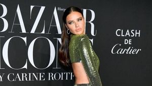 Foto: Deretan Model Seksi di Icon Party, Ada Adriana Lima dan Martha Hunt