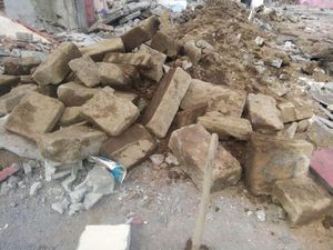 Renovasi Terminal di Dieng, Pekerja Temukan Alas Arca dari Abad ke-8 Renovasi Terminal di Dieng, Pekerja Temukan Alas Arca dari Abad ke-8