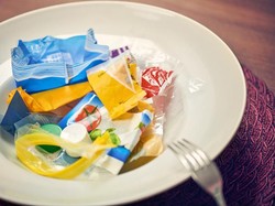 Manusia Ternyata Menelan Sampah Mikroplastik Tiap Hari