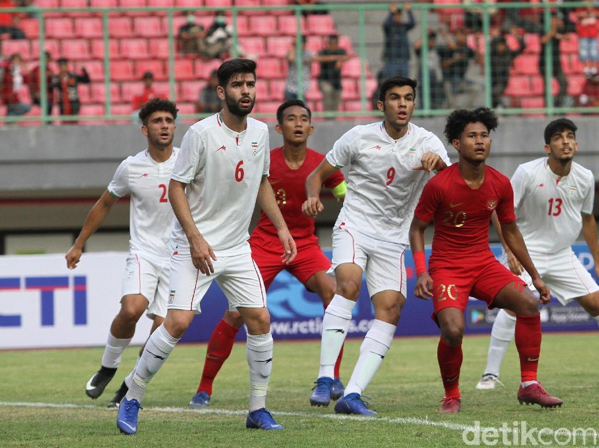 Timnas Indonesia U-19 dikalahkan Iran 1-4 karena kurang kompak. (Foto: Rifkianto Nugroho/detikcom)