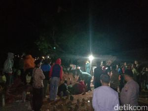 Tiba di Rumah Duka, Jenazah 3 Kuli Bangunan yang Tewas Tenggelam Dimakamkan Tiba di Rumah Duka, Jenazah 3 Kuli Bangunan yang Tewas Tenggelam Dimakamkan