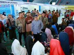 Bupati Anas Imbau Para Guru Kunjungi Career Expo untuk Pantau Minat Siswa