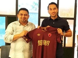 Ezra Walian Resmi Berkostum PSM