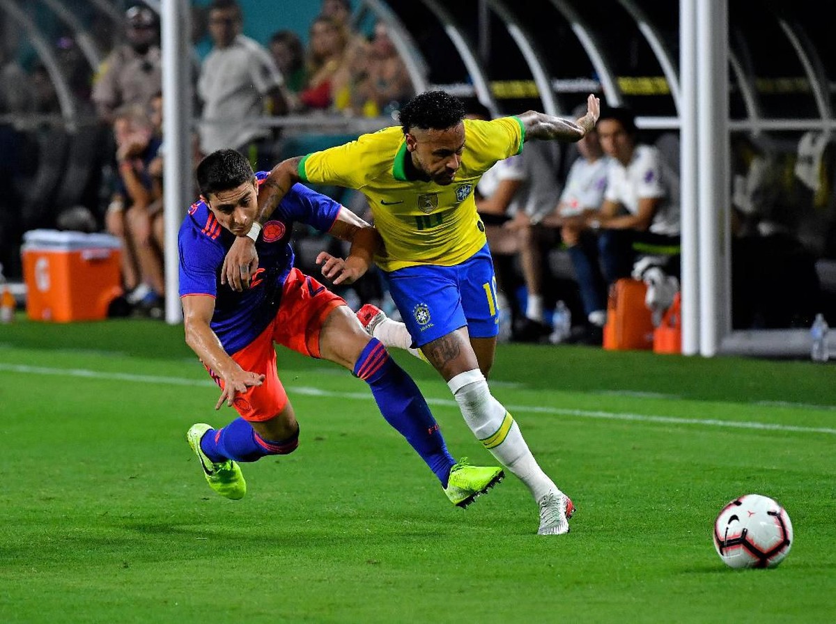 Aksi Neymar saat membantu Brasil bermain imbang 2-2 dengan Kolombia dalam laga persahabatan. (Foto: Steve Mitchell-USA TODAY Sports/Reuters)