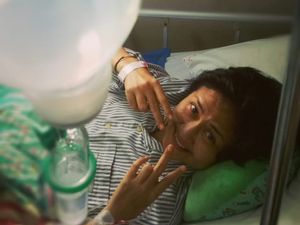 Bahagianya Ria Irawan Dapat Kiriman Bunga dari Jokowi Bahagianya Ria Irawan Dapat Kiriman Bunga dari Jokowi