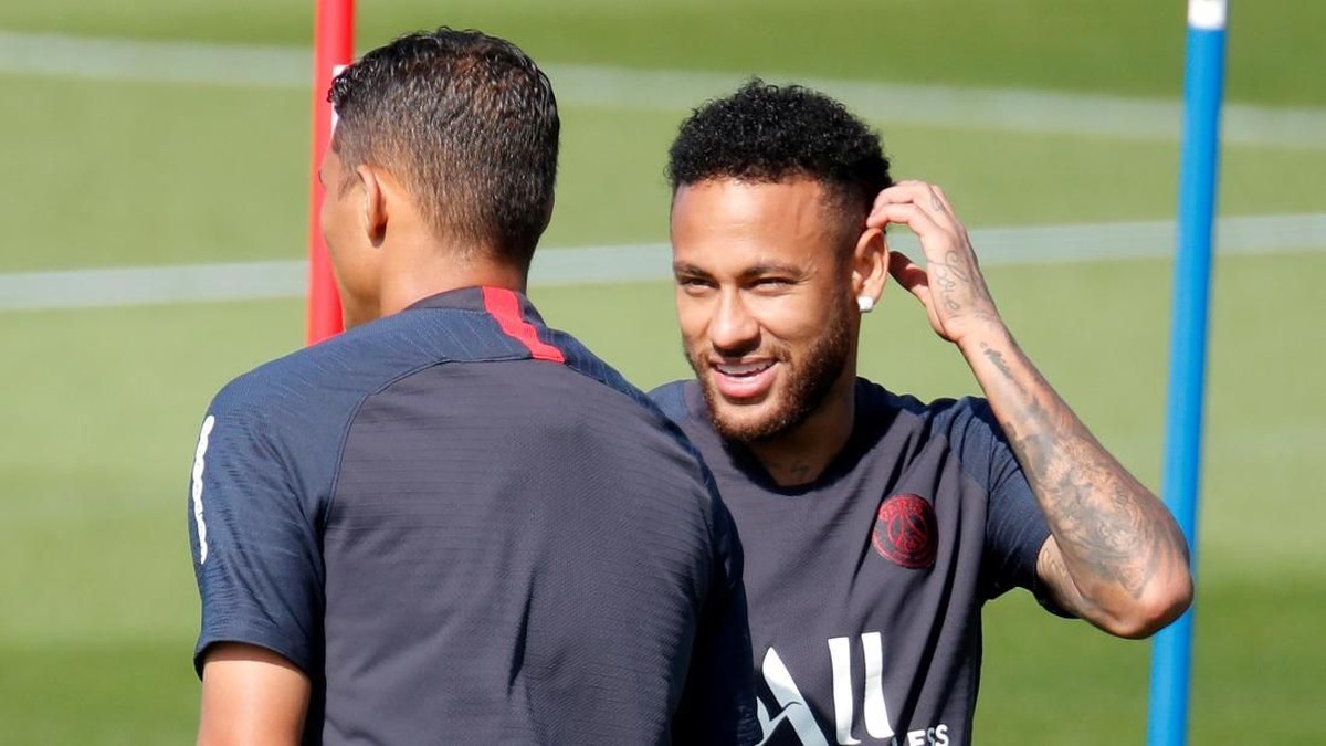 Tite berharap PSG lebih sering memainkan Neymar (Charles Platiau/Reuters)