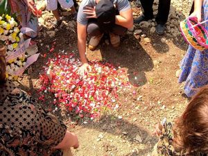 Bima Aryo Ziarah ke Makam ART yang Tewas Diserang Anjingnya Bima Aryo Ziarah ke Makam ART yang Tewas Diserang Anjingnya