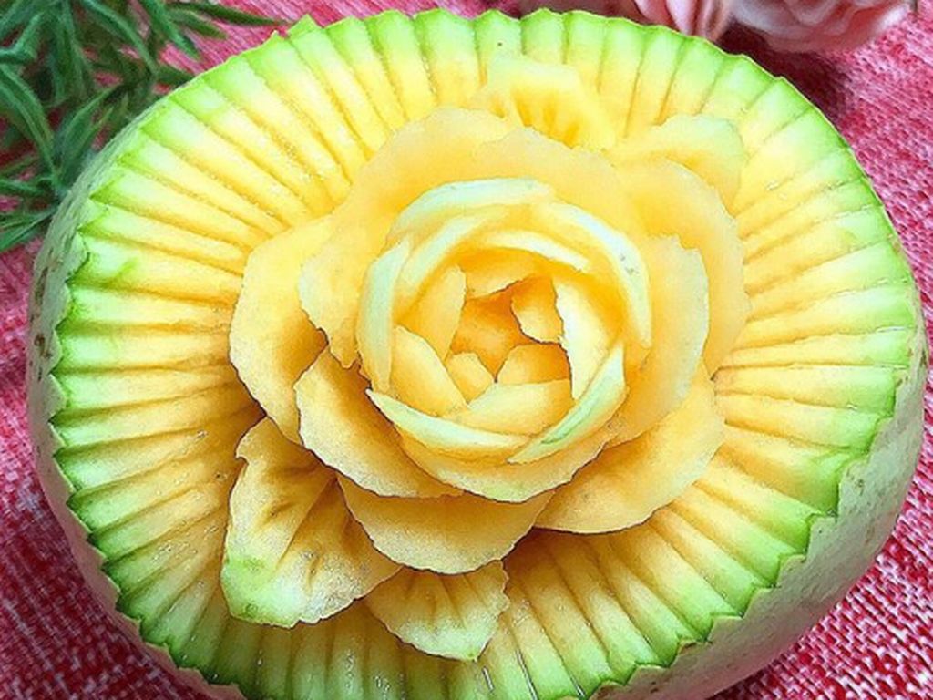 Artisitik! Teknik Ukir Membuat Buah dan Sayuran Segar Tampil Cantik Artisitik! Teknik Ukir Membuat Buah dan Sayuran Segar Tampil Cantik