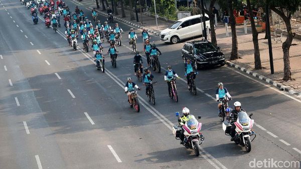 Konvoi Kendaraan Listrik Jakarta-Serpong