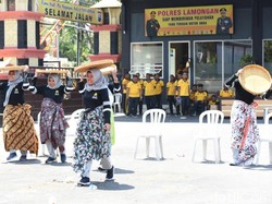 Unjuk Gigi Polwan di Lamongan di Hari Jadinya ke-71