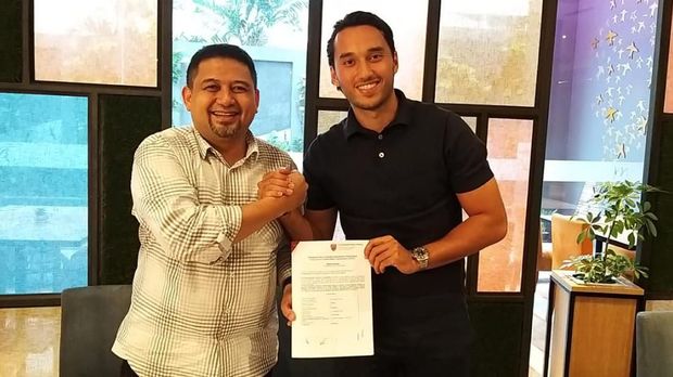 Ezra Walian dikontrak 3,5 tahun di PSM.