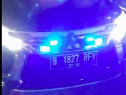 Mobil Berpelat Nomor RF Pakai Strobo Pun Tak Kena Ampun Polisi