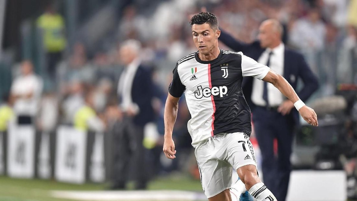 Cristiano Ronaldo selayaknya binatang buas di kotak penalti (Alessandro di Marco/ANSA via AP)