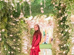 Ustaz Adi Hidayat Beri Hadiah ke Mekkah untuk Roger, Cut Meyriska dan Marcella