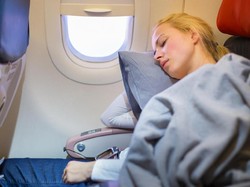 4 Cara untuk Menghindari Sakit Kepala Saat Naik Pesawat