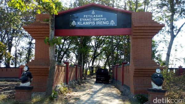 Potret Klampis Ireng, Tempat Diyakini Keramat untuk Minta Naik Pangkat