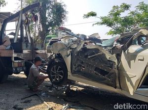 Mobil Tabrak Truk Parkir di Probolinggo, Tiga Orang Tewas