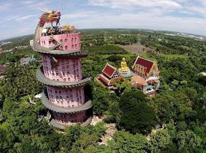 Ngeri! Bangunan Kuil Ini Dililit Naga Raksasa