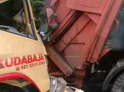 Polisi Amankan Sopir Truk Bata yang Tabrak Truk Sampah di Jl Gatot Subroto