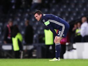 Bikin Blunder, Robertson Dirundung Netizen Skotlandia