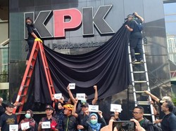 Tolak Revisi UU, Pegawai KPK Gelar Aksi Tutup Logo di Gedung Merah Putih