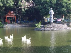 Foto: Taman yang Asri Buat Keluarga di Solo