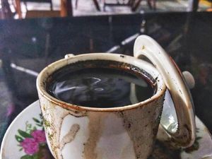 Racikan Kopi Kampung yang Bikin Semangat di Senin Pagi Racikan Kopi Kampung yang Bikin Semangat di Senin Pagi