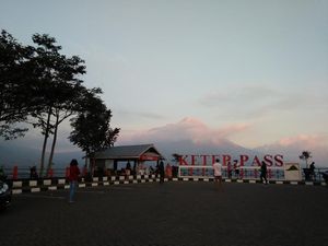 Foto: Betah Berlama-lama di Ketep Pass