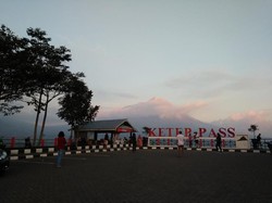Foto: Betah Berlama-lama di Ketep Pass