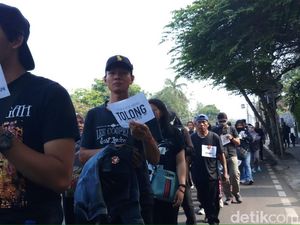 Tolak Revisi UU 30/2002, Pegawai KPK Long March Bundaran HI-Gedung Merah Putih Tolak Revisi UU 30/2002, Pegawai KPK Long March Bundaran HI-Gedung Merah Putih